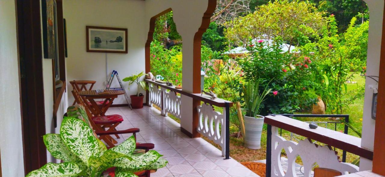 Dan Zoranz Self Catering Guest House La Digue Buitenkant foto