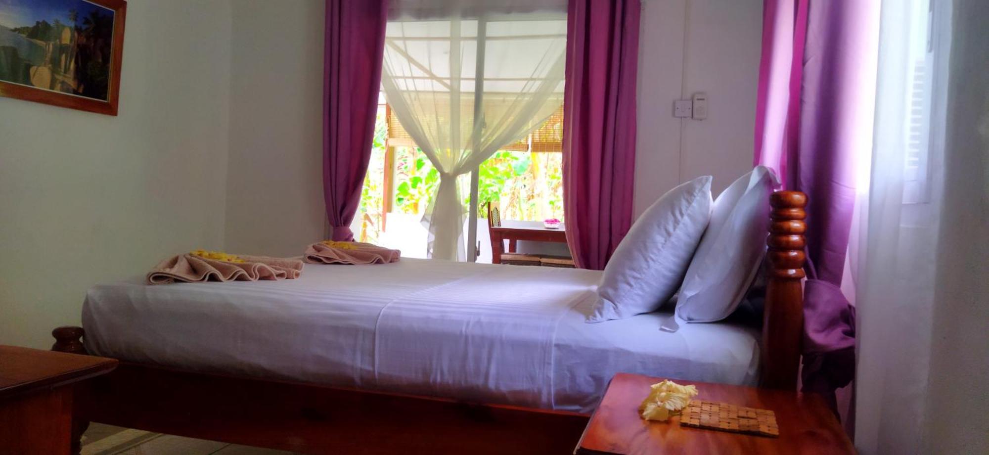 Dan Zoranz Self Catering Guest House La Digue Buitenkant foto